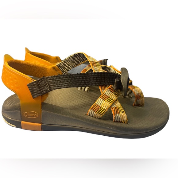 Women’s size 8 Chacos hiking sandals - Picture 3 of 5